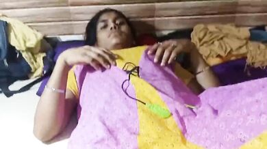 Patni nai pati lund pakad apni chut mai daali